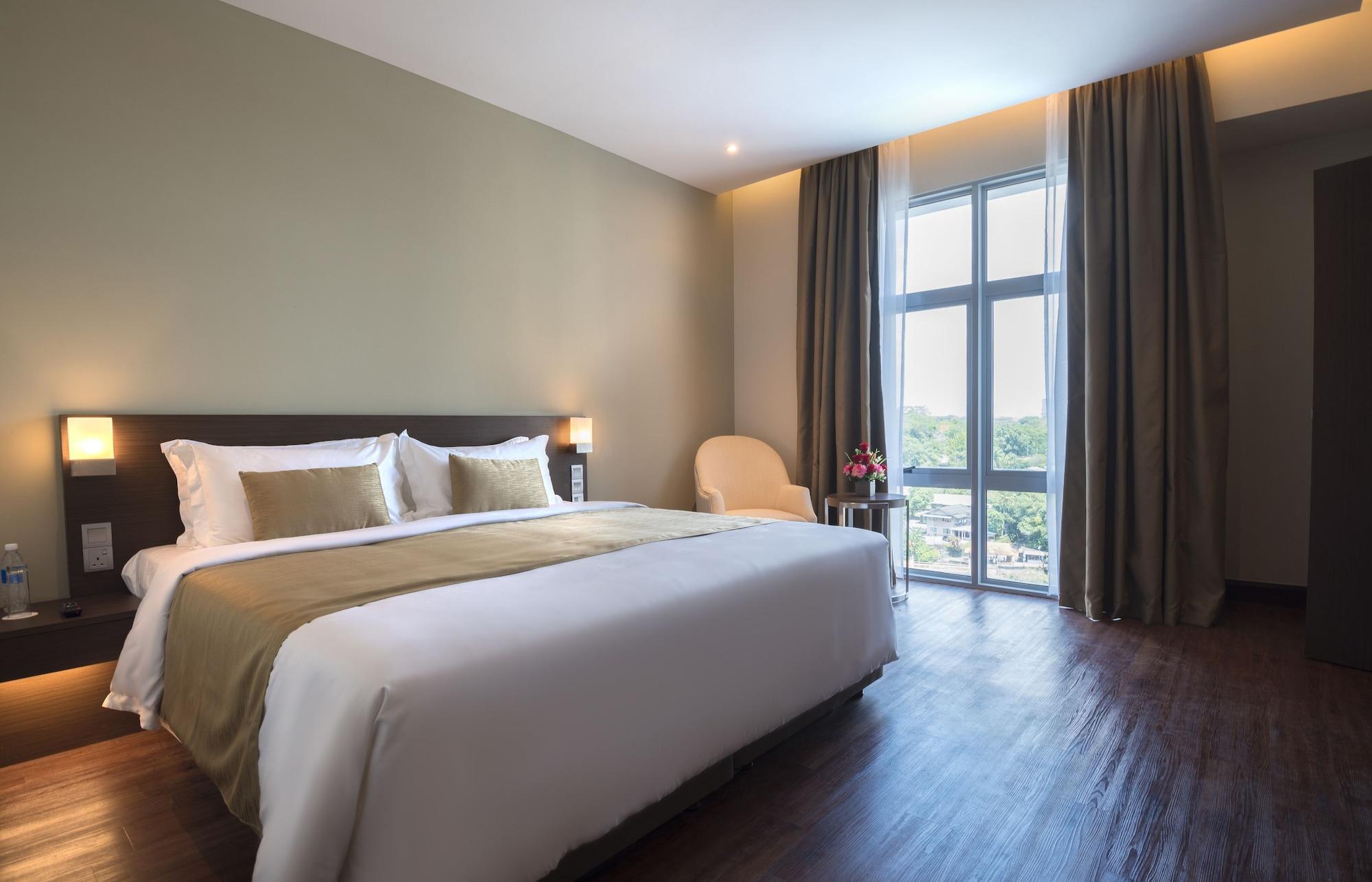 Astana Wing - Riverside Majestic Hotel Kuching Luaran gambar