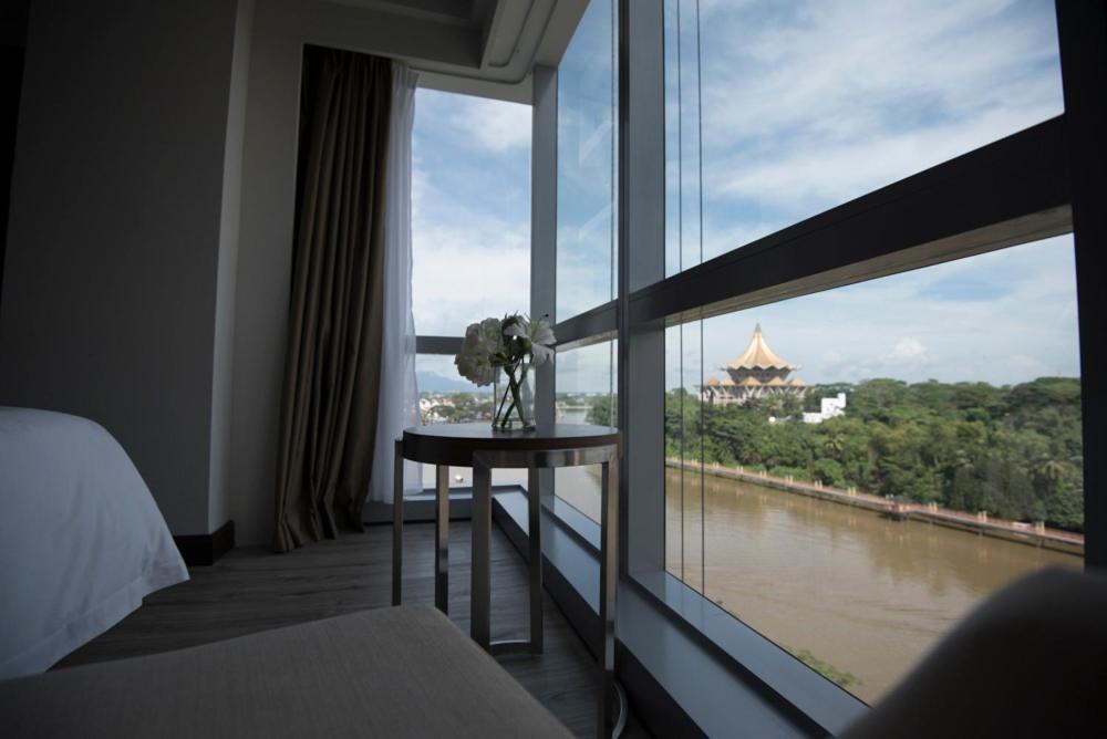 Astana Wing - Riverside Majestic Hotel Kuching Luaran gambar