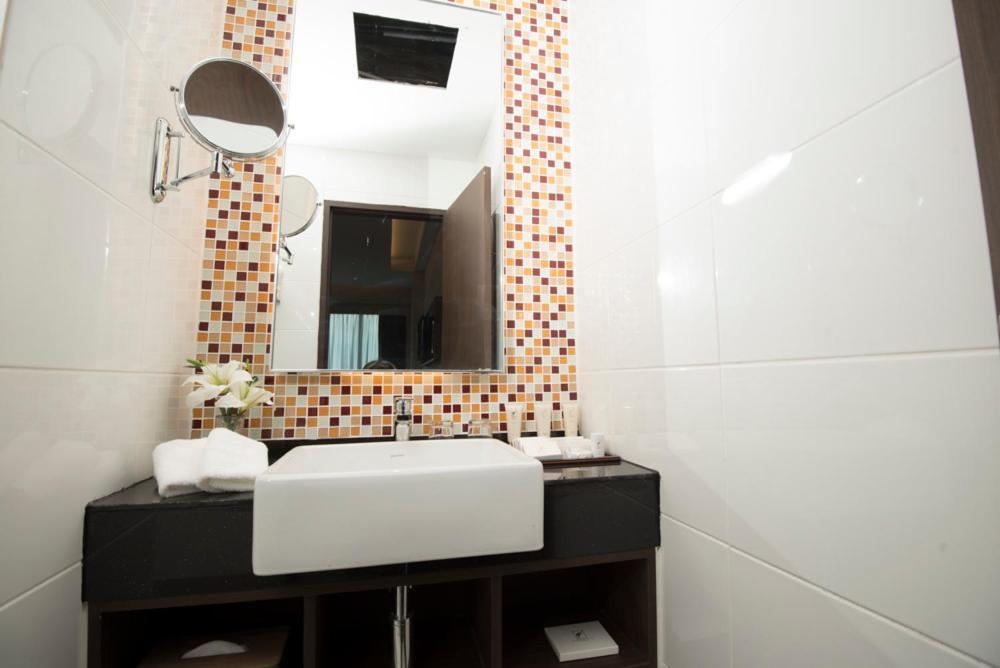Astana Wing - Riverside Majestic Hotel Kuching Luaran gambar