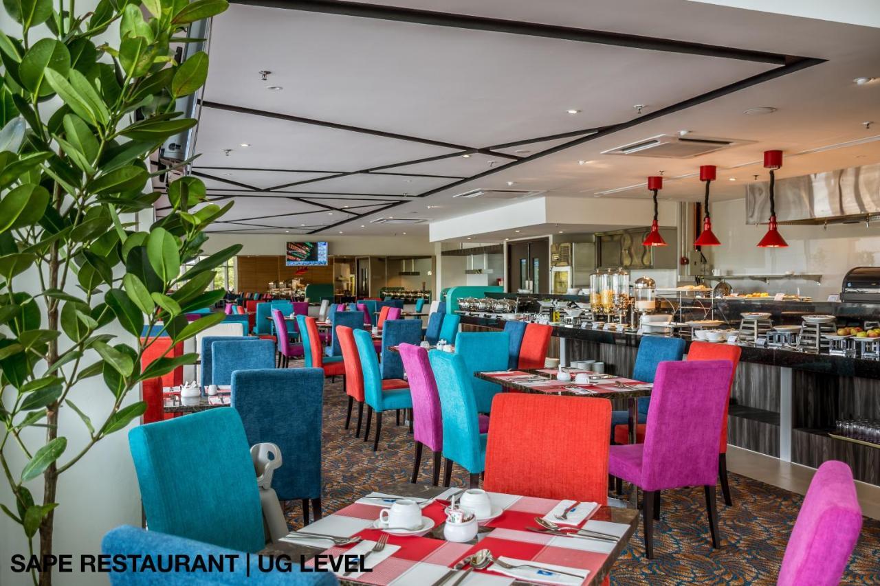 Astana Wing - Riverside Majestic Hotel Kuching Luaran gambar