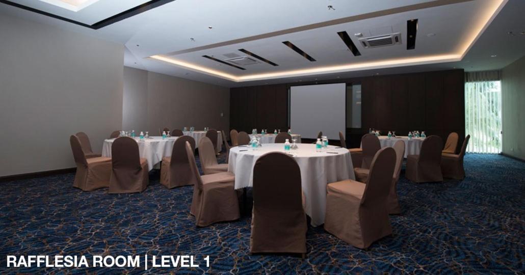 Astana Wing - Riverside Majestic Hotel Kuching Luaran gambar